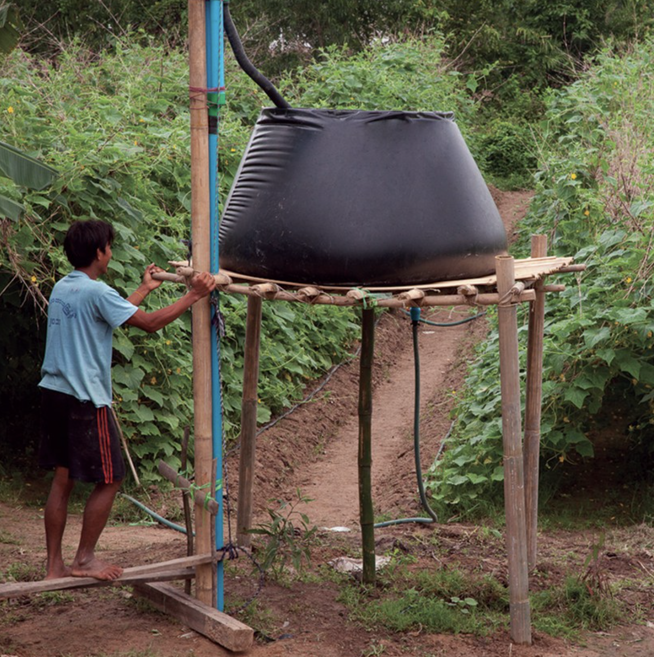 250-gallon capacity tank designed for complete portability, durability and affordability 3